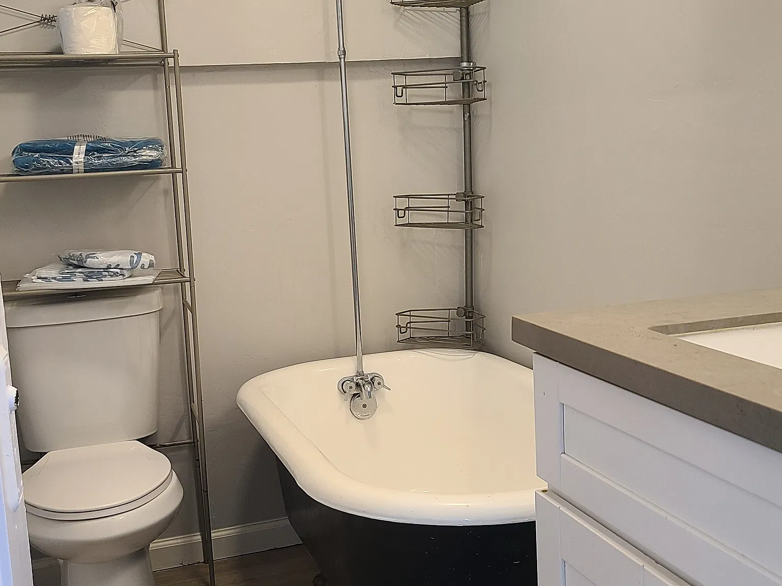 Studio, 465 sqft, $1,975 — Photo 3