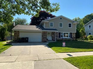 W73N735 Locust Ave, Cedarburg, WI 53012