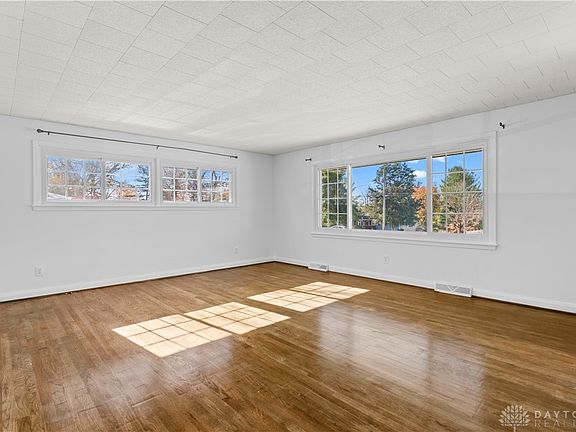 4th image of 10108 Breezy Ln