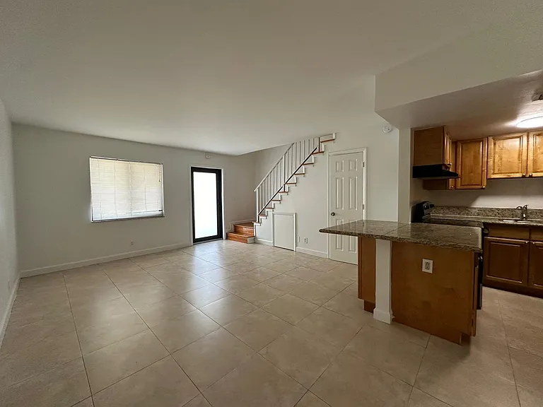 2705 NE 9th Ave — Photo 9