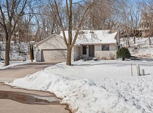 8136 Dakota Ln, Chanhassen, MN 55317