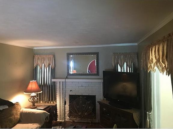 4th image of 3707 Watson Blvd