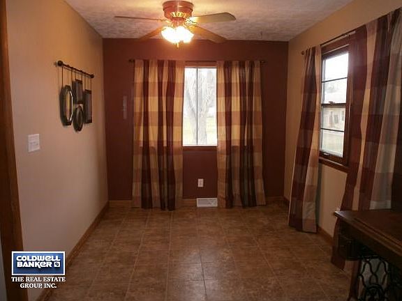 Formal dine, hardwood floor