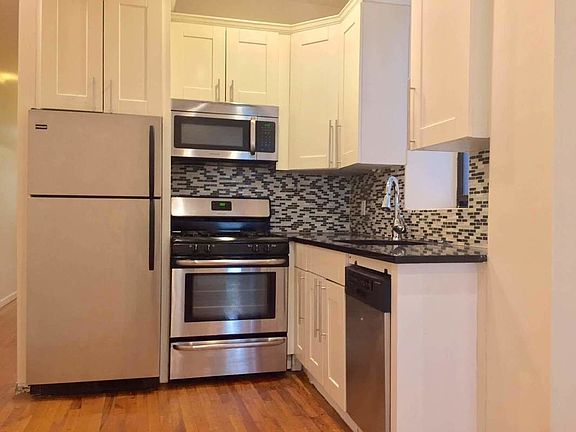 3rd image of 144 W 111th St #B3