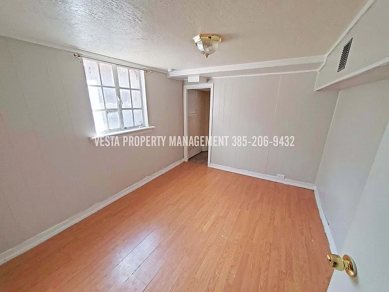 619 20th St #2 — Photo 3