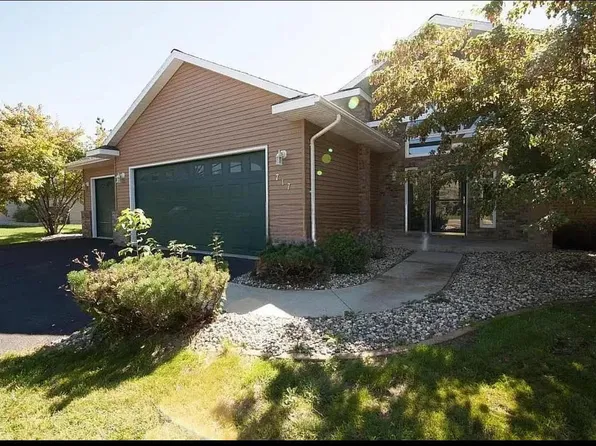 717 S Shore Dr, Detroit Lakes, MN 56501