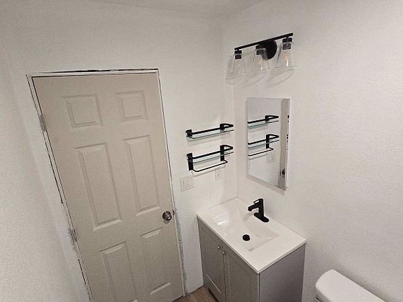 5th image of 5327 Quince St