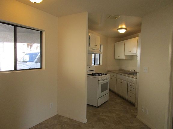 3rd image of 725 E Magnolia Blvd APT B