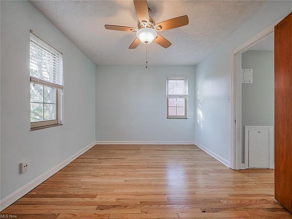 5th image of 1351 Clarence Ave APT 5