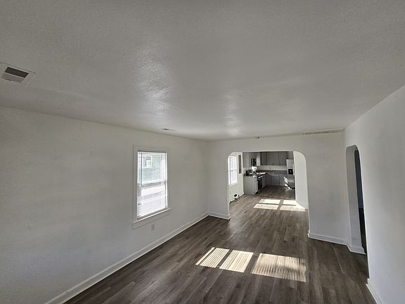 4th image of 809 Center Ave