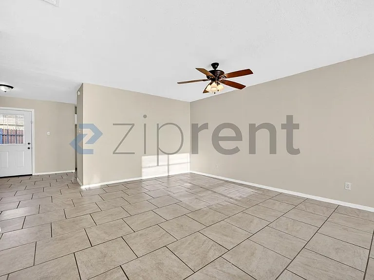 3225 Crites St #102 — Photo 4