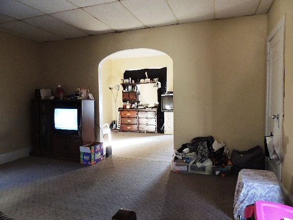 3rd image of 621 Montague St