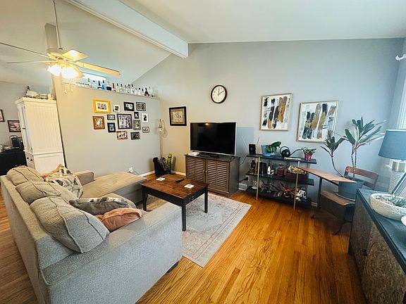 4th image of 831 W Brown St
