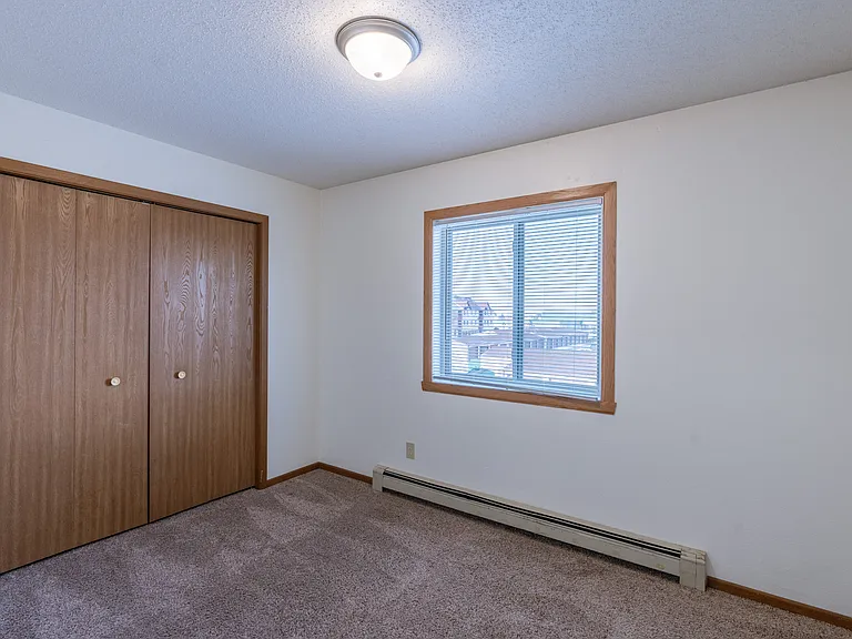 Fargo, ND Carlton Place Apartments | Bedroom