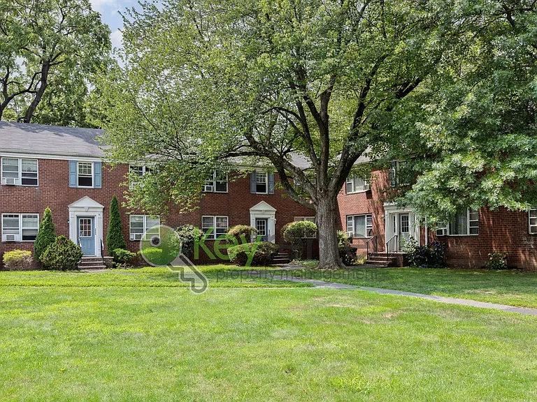 9 Brookdale Gdns #D — Photo 15