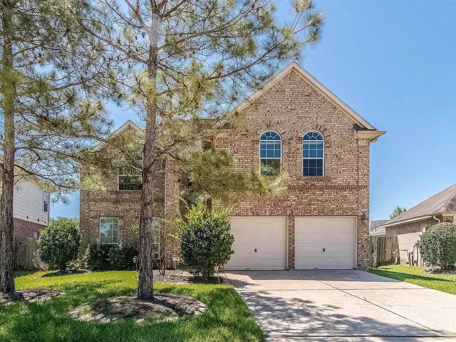 4 bed, 3.5 bath, 2533 sqft, $2,100 — Photo 2