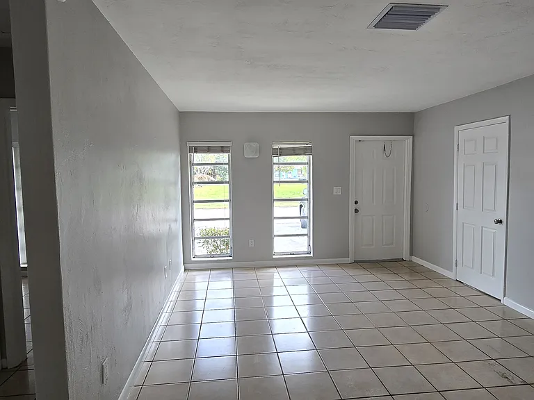 19572 NW 29th Pl — Photo 15