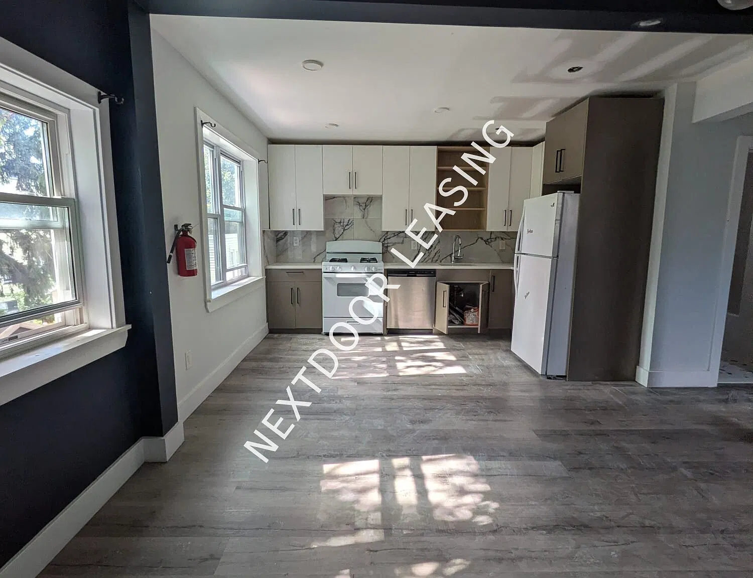 28 E 47th St — Photo 3