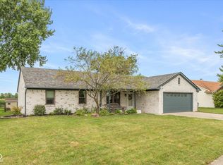 172 Country Aire Ln, Greenwood, IN 46143