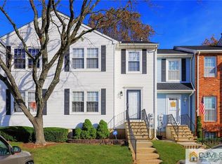 17 Delikat Ln, Sayreville, NJ 08872