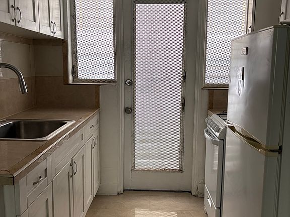 5th image of 1524 Meridian Ave #6