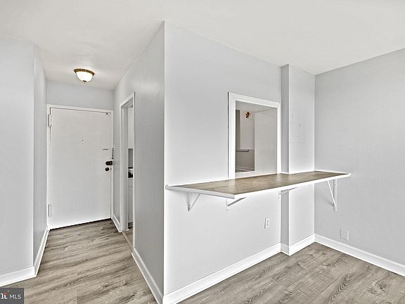 4th image of 1021 Arlington Blvd APT 828