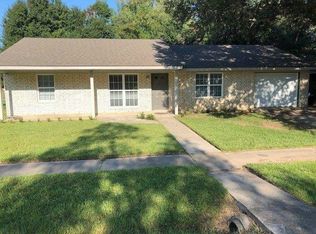 207 Calypso Ln, Lafayette, LA 70508