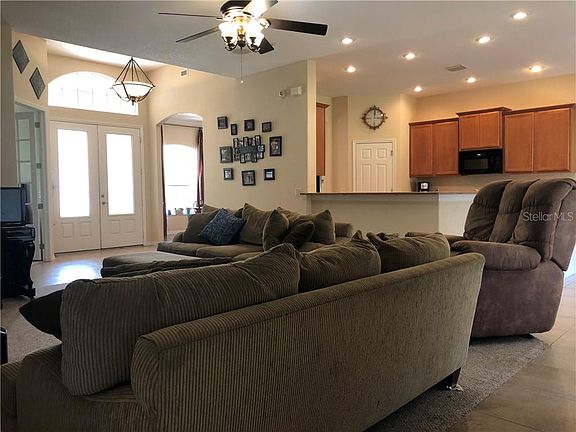 4th image of 1013 Carriage Park Dr