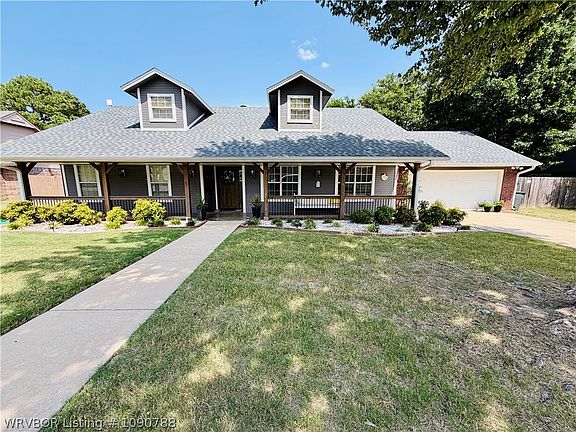 2nd image of 2204 Cardinal Ln