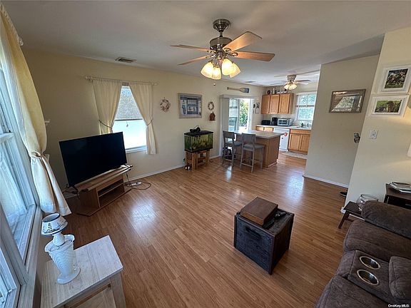 3rd image of 26 Farragut Ave