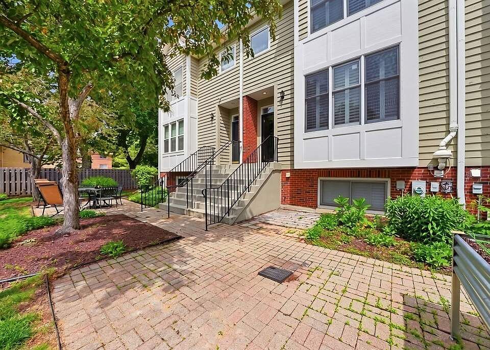 1st image of 244 N Village Ct
