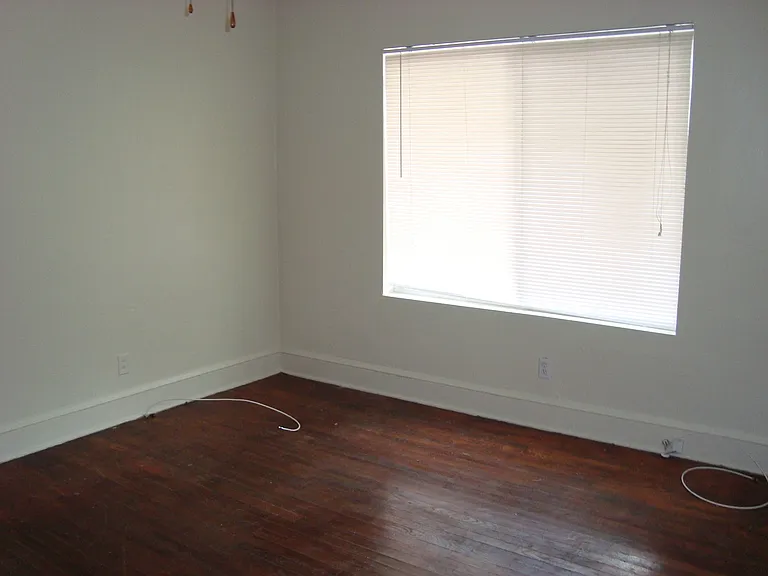 105 N Meridian St — Photo 4