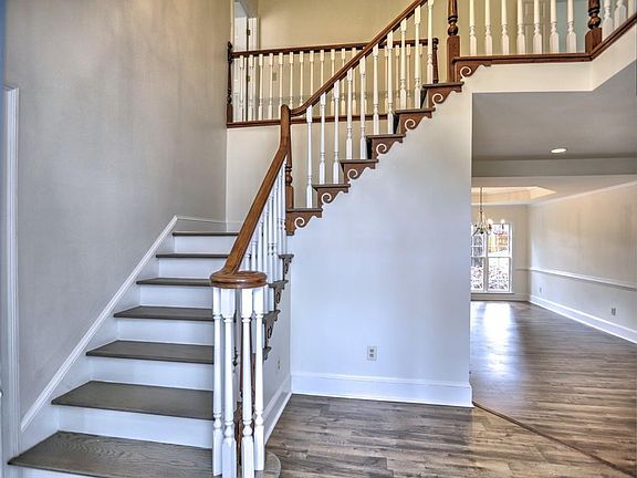 3rd image of 3010 Asheton Pl NE