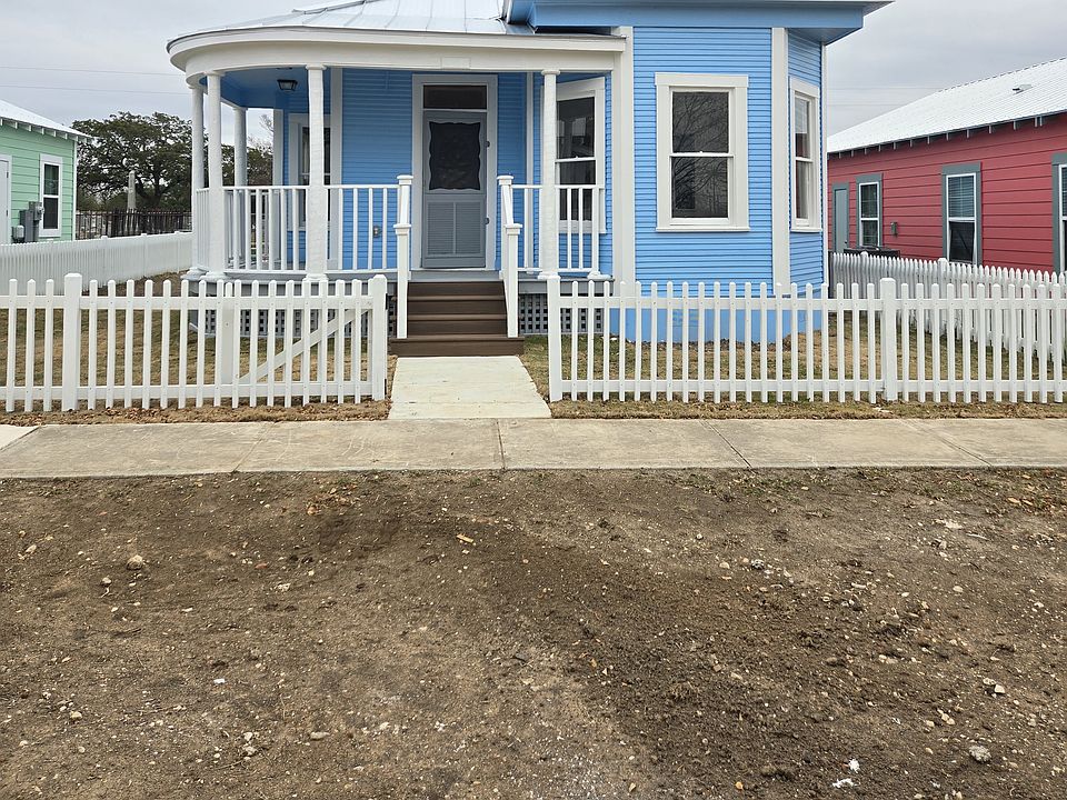 1st image of 610 Chihuahua St