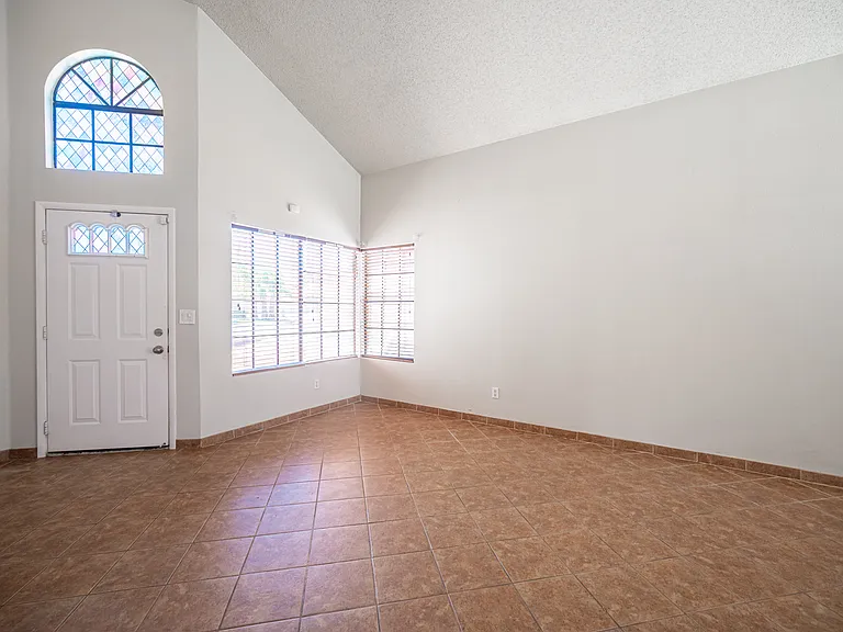 7660 Kalmalii Ave — Photo 28