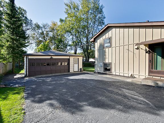 2nd image of 465 Maplewood Dr