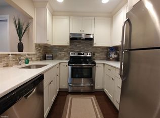 3 Ray Ct, Bedminster, NJ 07921