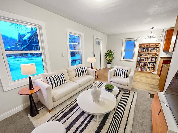 2nd image of 939 Juno Ave