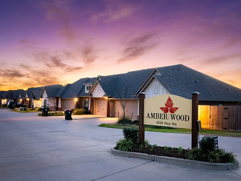 Amberwood Townhomes — Photo 2