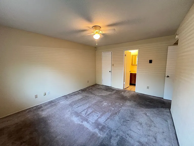 2107 Victoria Rd — Photo 23