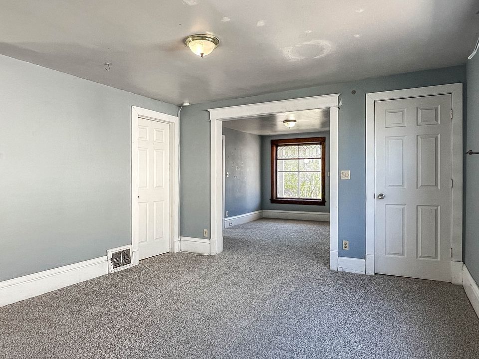 1st image of 128 Rock St #1