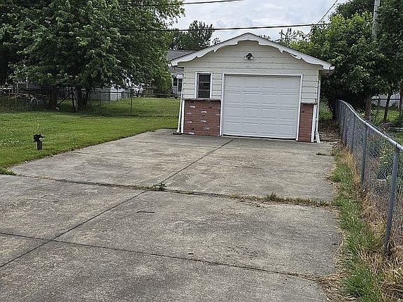 5th image of 29632 Fairway Blvd