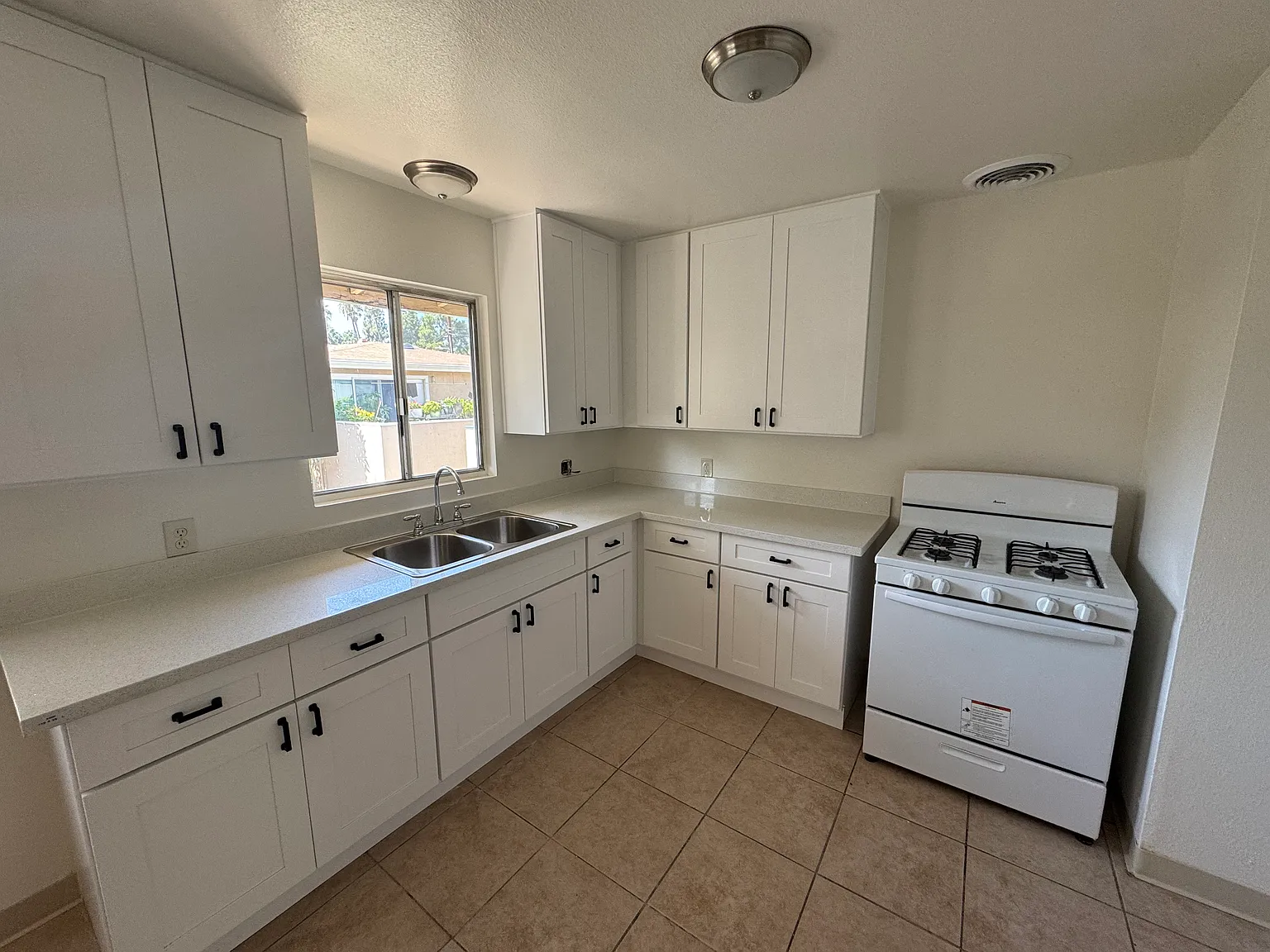 2 bed, $2,675 — Photo 2