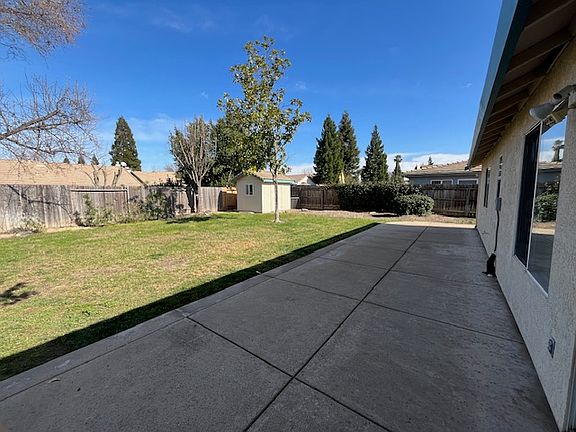 3rd image of 606 Belhurst Ct