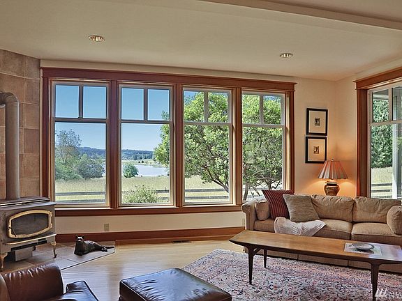 5th image of 2760 Salal Ln