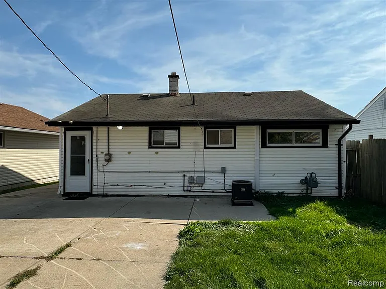 17611 Clarann St — Photo 11