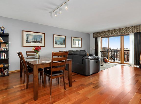 3rd image of 1636 Ashland Ave Unit 601