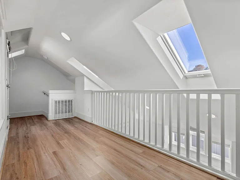 1133 10th Ave E #A — Photo 31