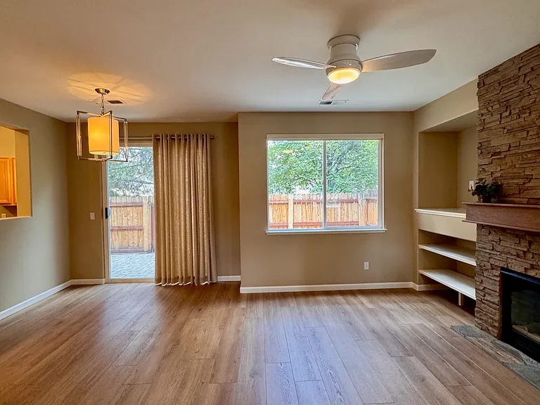 2195 Canyon Mesa Ct — Photo 3