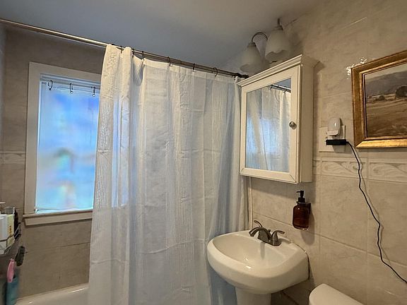 5th image of 35 Linden Ave #1